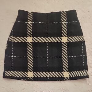 H&M Black and Cream Checkered Mini Skirt